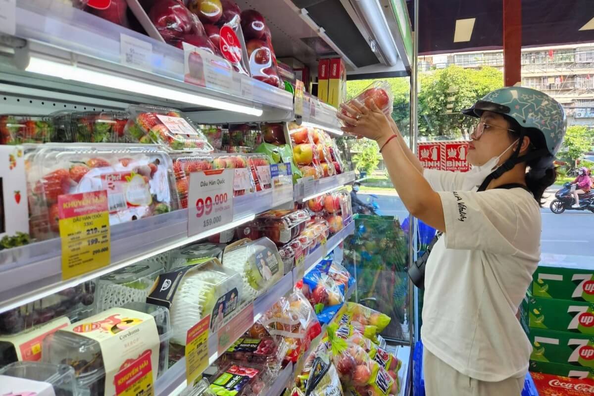 給料増でも貯金減少、生活費高騰が家計を直撃