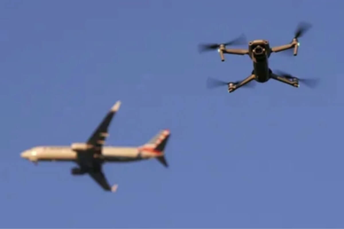 空港上空に凧とドローン、相次ぐ侵入で運航混乱が拡大