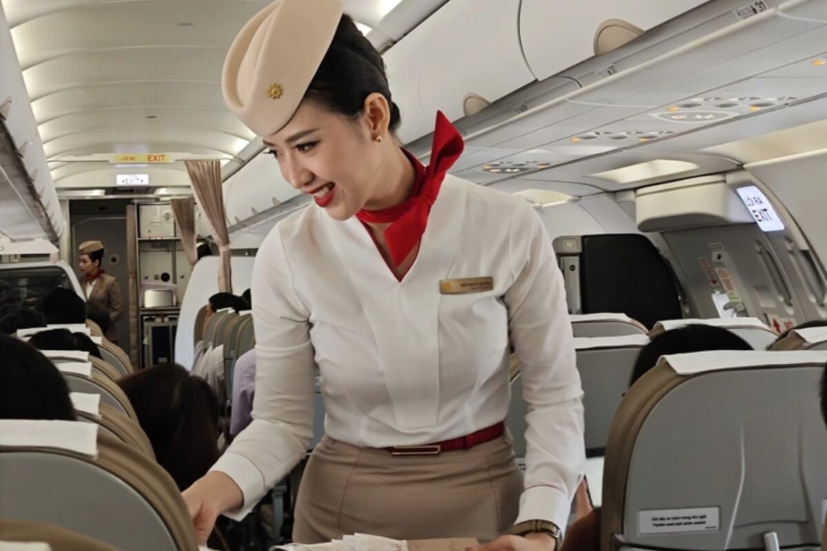 初任給2400万ドン超も、航空各社が大規模採用で人手争い