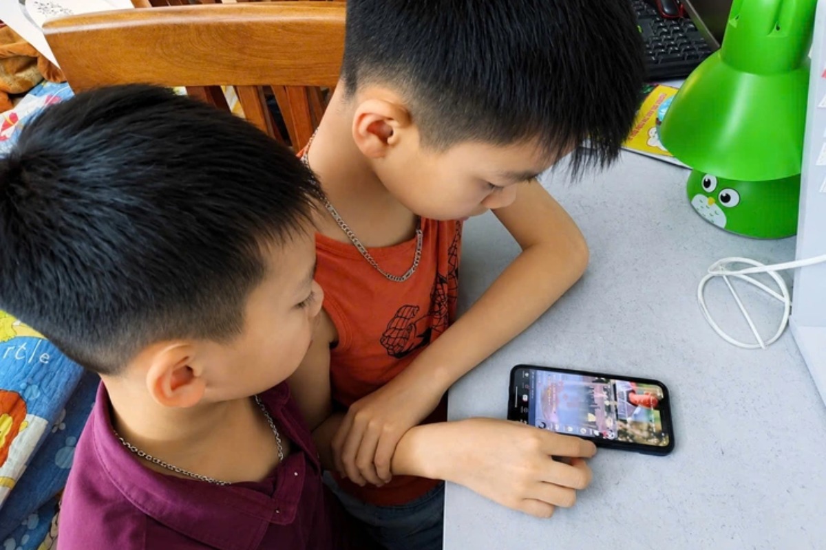 子どもSNS依存が深刻化、利用制限と規制強化の議論が加速