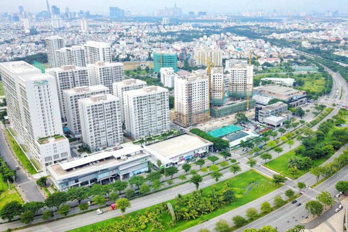 住宅購入を40%が延期、高金利が市場を冷え込ませる