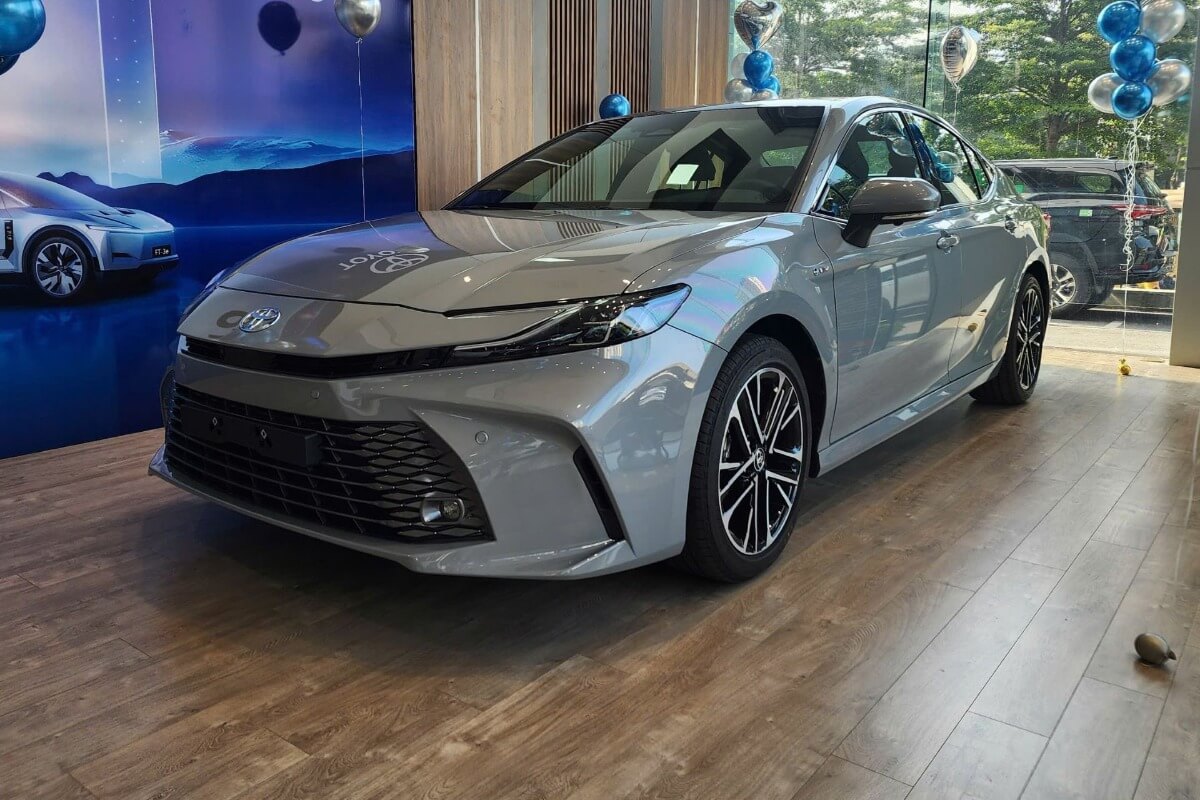 トヨタ主力車を次々廃止、電動化シフトで市場に衝撃