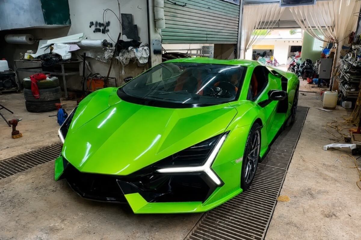 旧型日産がランボルギーニに変貌、350日で作った驚異の手作りレヴエルト