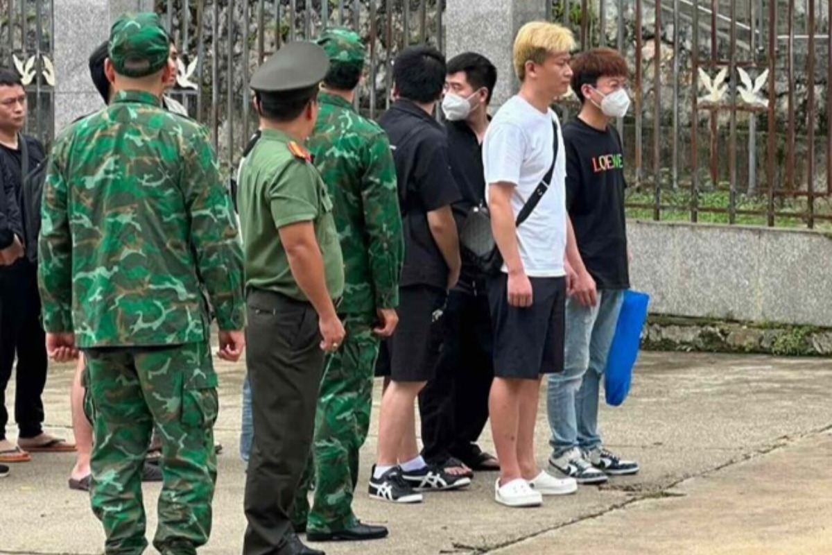 不法入国で外国人17人を送還、日本国籍1人も国外退去処分