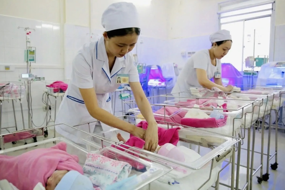 ベトナム、2061年から人口減少へ　少子化で人口構造が大転換