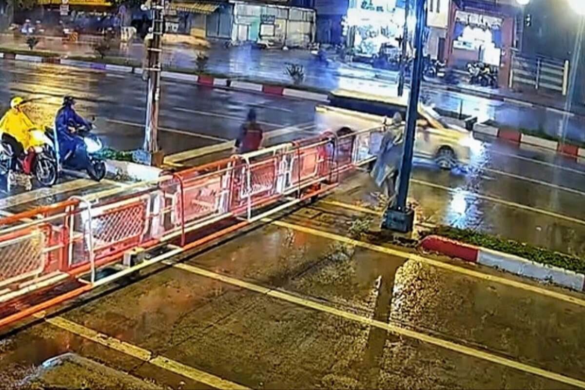 踏切に強行進入した代償は1900万ドン、監視カメラで運転手を特定し厳罰