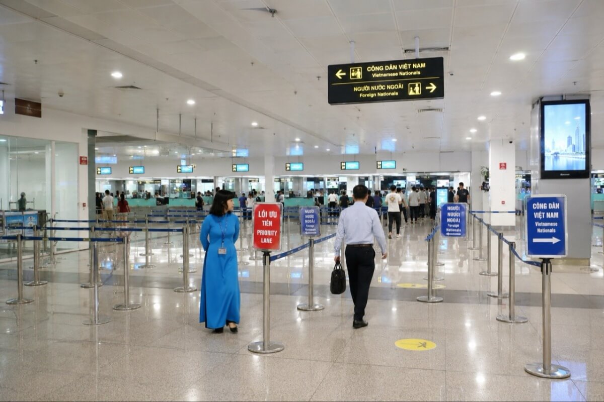 ノイバイ空港が出入国レーン刷新、待ち時間最大1時間から大幅短縮へ