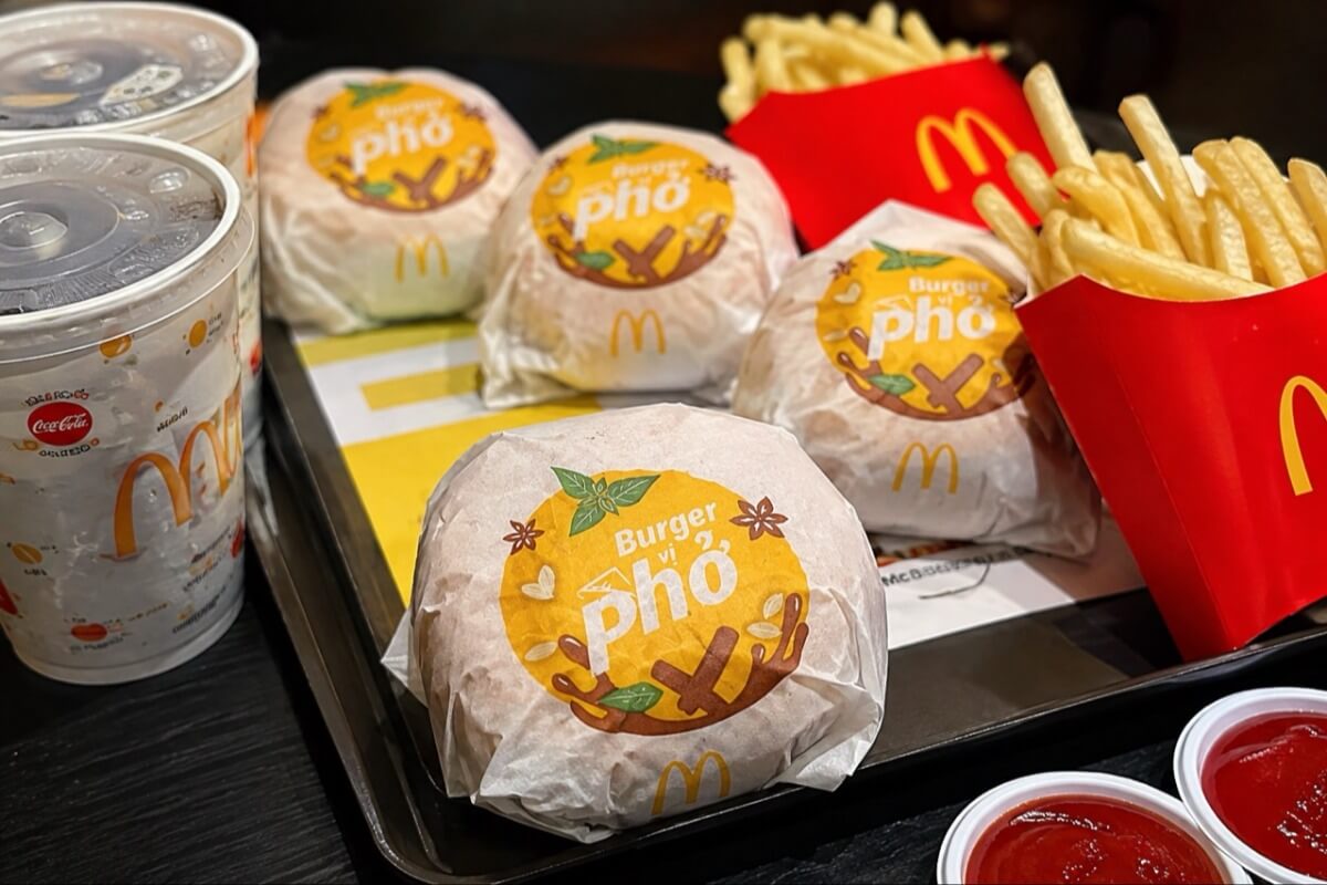 マクドナルドがブランド名をベトナム語化、フォー風味バーガーで異例の挑戦