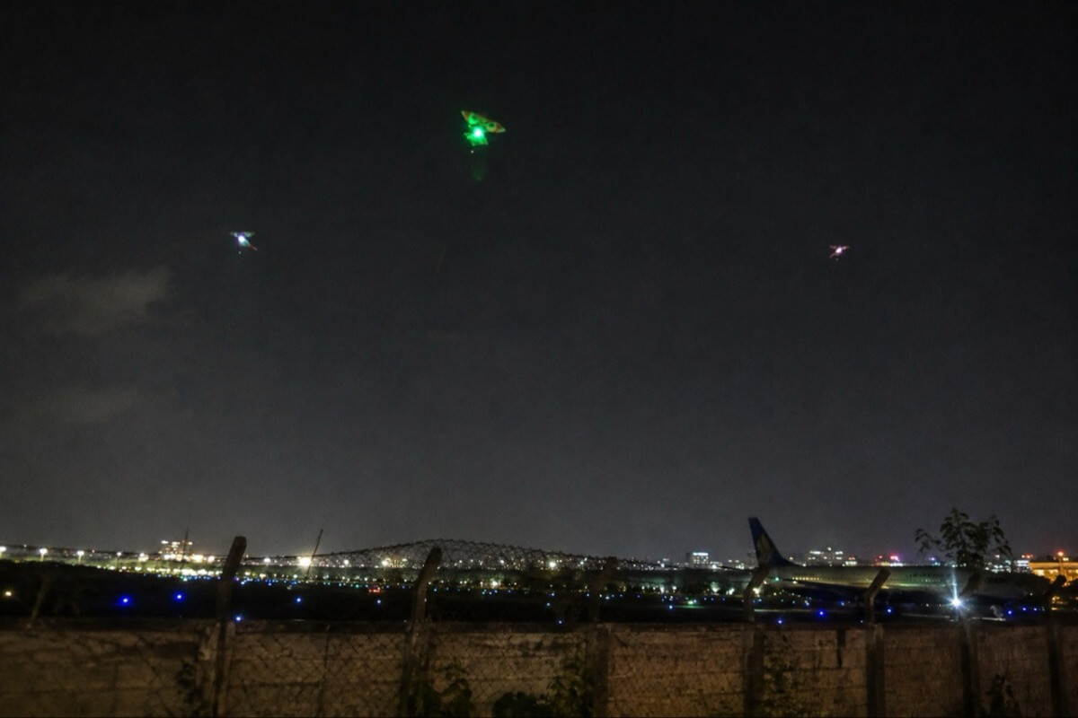 LED付きたこ3機で空港停止、タンソンニャット空港が13分間の運航中断