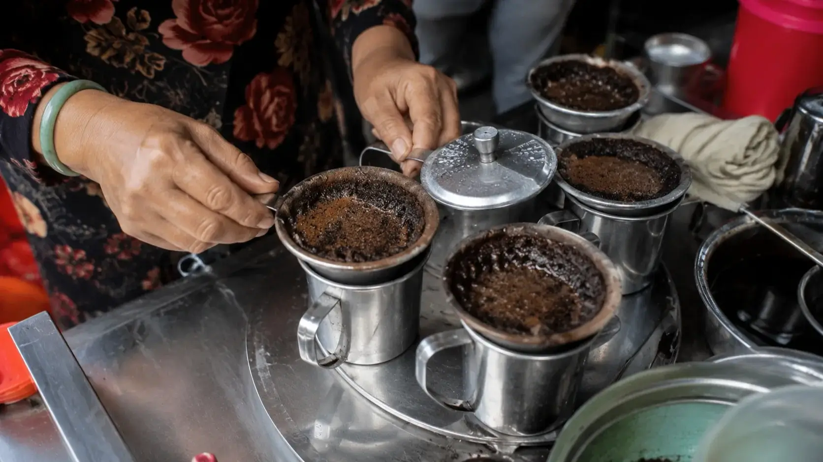 コーヒーは1日何杯まで？AHAが示す安全なカフェイン摂取量とは