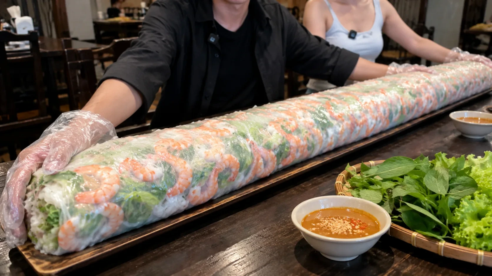 生春巻き10kgを30分で完食すれば賞金、ホーチミン市の挑戦企画に医師が警鐘