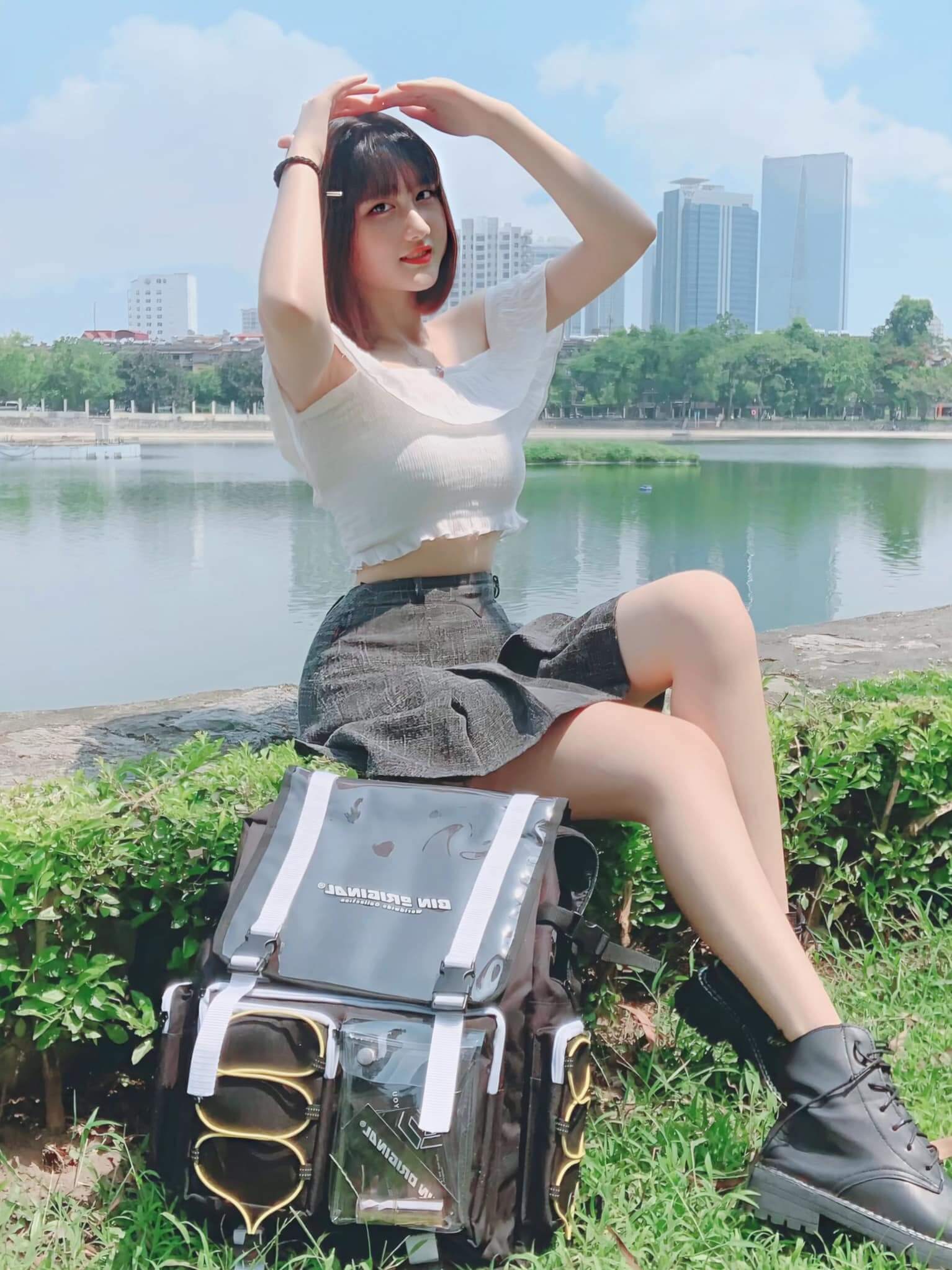 ベトナムのグラブバイクの運転手が美しいと話題に