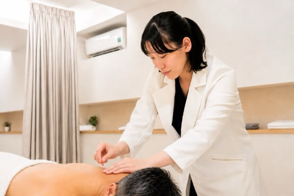 ホーチミンで肩こり・腰痛に悩む方へ｜日本人鍼灸師による鍼灸治療が初回20％OFF
