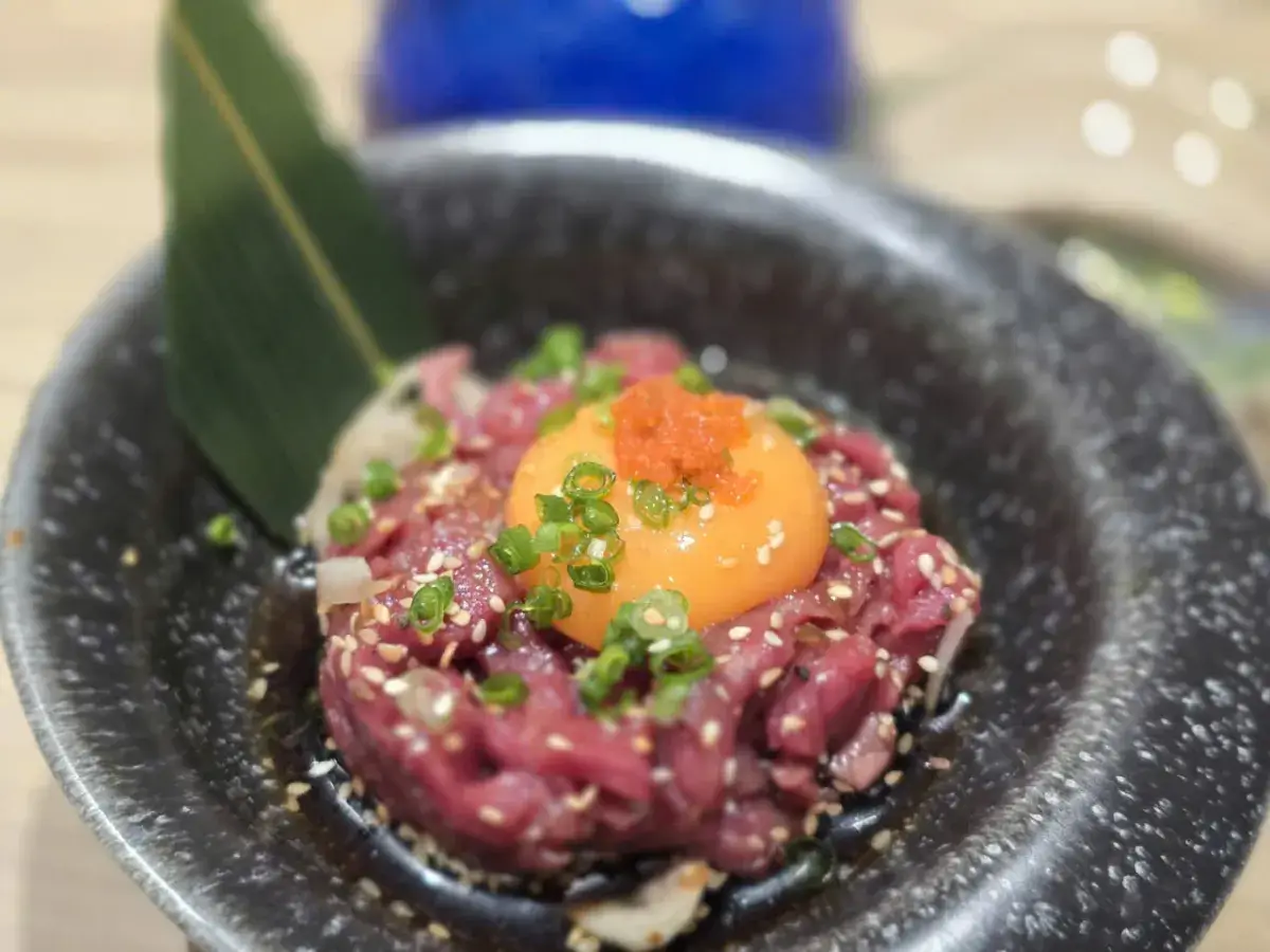 居酒屋EBISUのユッケ風料理