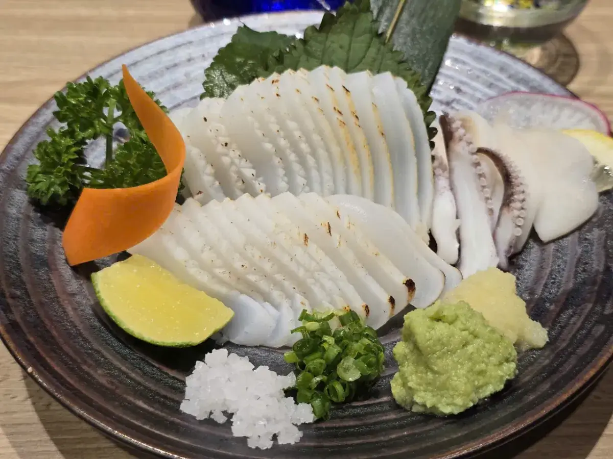 居酒屋EBISUのイカ刺身