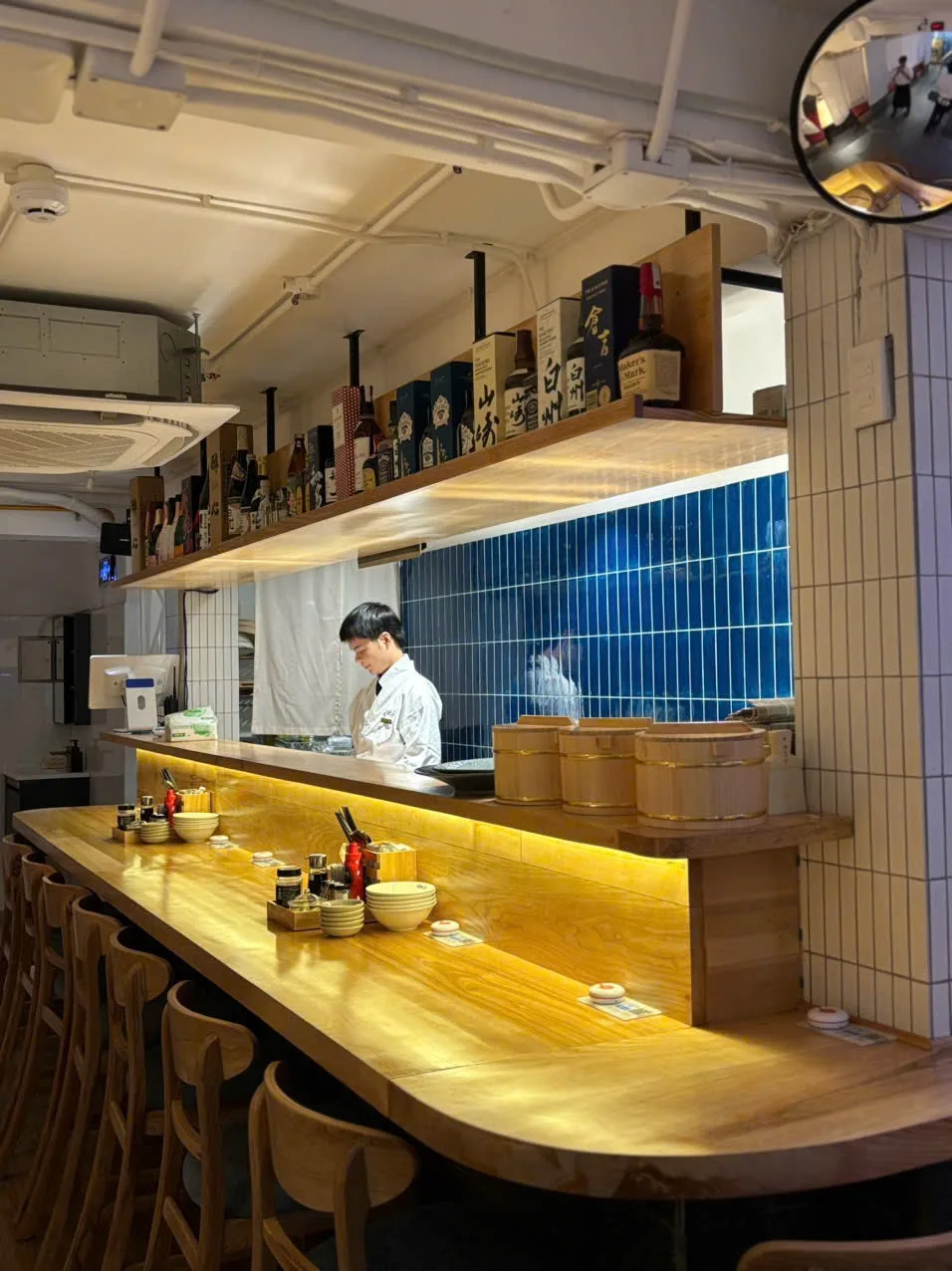 Wac&aacute; Sashimi restaurantのカウンター席