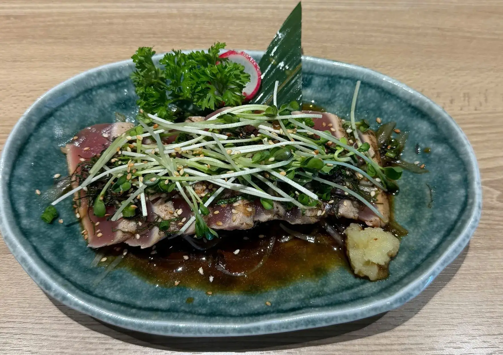えびすコースのメバチまぐろタタキ
