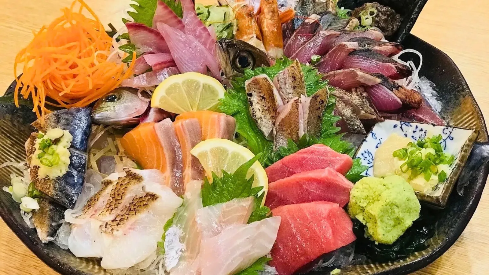 豊洲直送の鮮魚を味わう「刺身9点盛り合わせ」