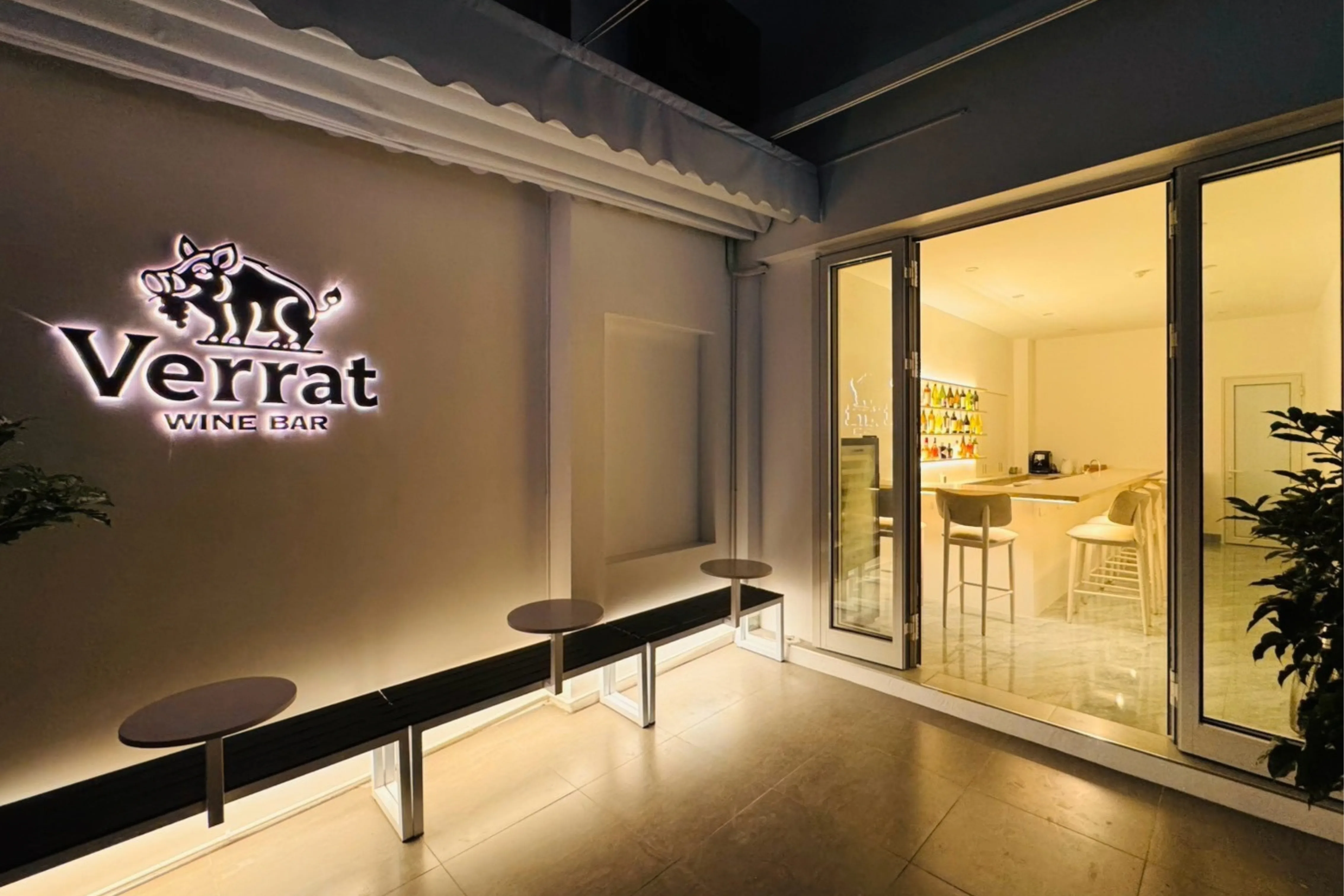 ゆっくり飲みたい夜には1号店「wine BAR Verrat」