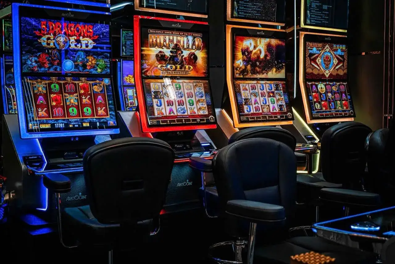 4種類のE-Gamingを楽しめるモダンな空間
