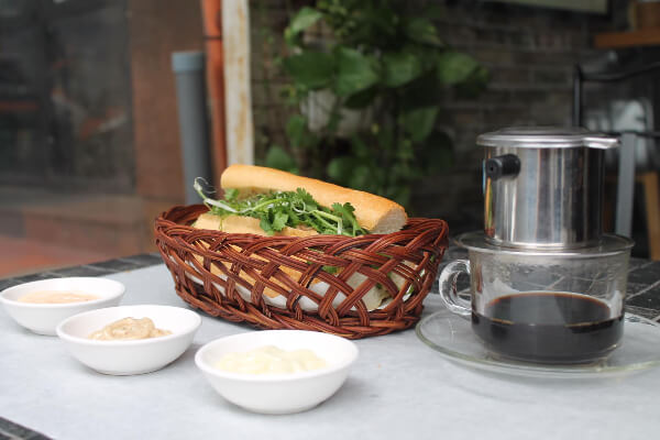 Le Banh Mi Cafe and Baguette