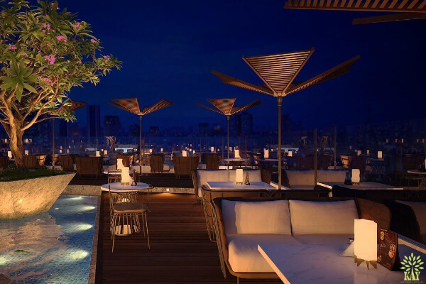 スカイラインバー＆レストラン（Skyline Bar & Restauran）
