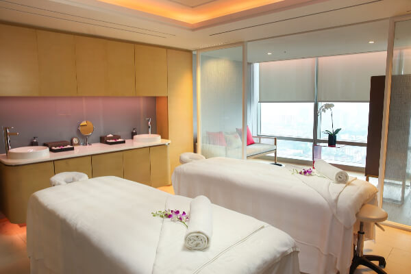 エヴィアンスパ（evian SPA）