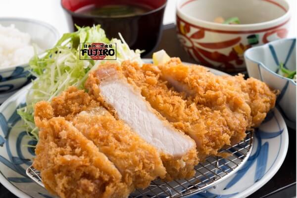日本の定食屋FUJIRO（フジロー）7区フーミーフン店